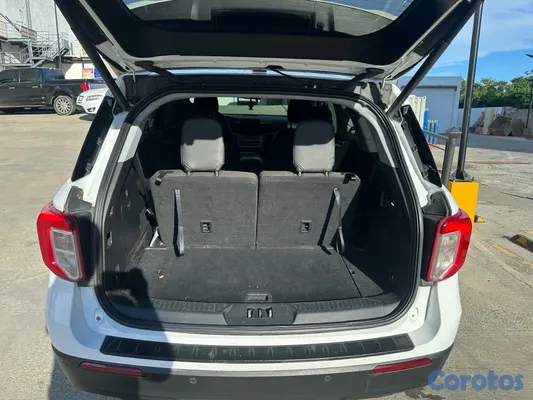 jeepetas y camionetas - Ford Explorer 2021 XLT 72.000 millas 8