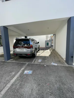apartamentos - VENDO Apartamento de 3 niveles en el Residencial 
Don Bolivar de 250mts
 4