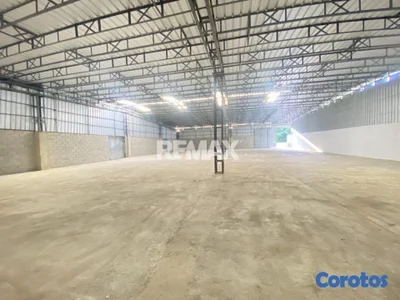 Nave industrial de 900mt2 en alquiler en Los Giras