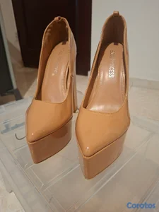 Taco Alto cerrado Nude size 7
