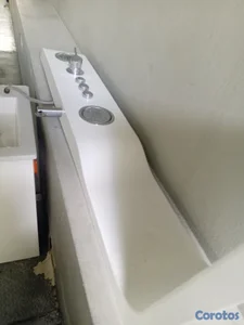 Lavamanos con mueble y ducha torre