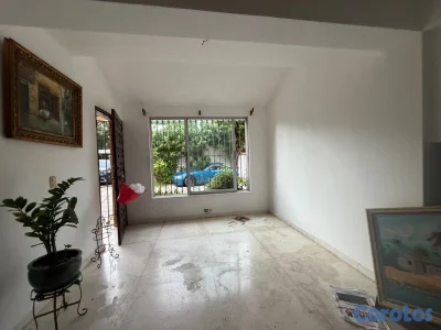 vendo casa avenide Cayetano Germosen dos niveles tres habitaciones marquesina 