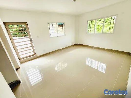 casas - CASA EN ALQUILER  en  Segundo Nivel próx. Avenida  13