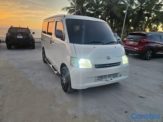 jeepetas y camionetas - Toyota townace nítida  5