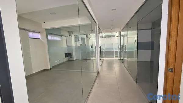 oficinas y locales comerciales - Alquilo local comercial en evaristo 10