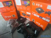 consolas y videojuegos - Tv box mas juegos 3 controles inalambricos 2 de juego y 1 para el tv box