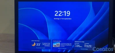  es una laptop marca Lenovo tiene 8  de memoria RAM y 128 GB tiene su cargador. 