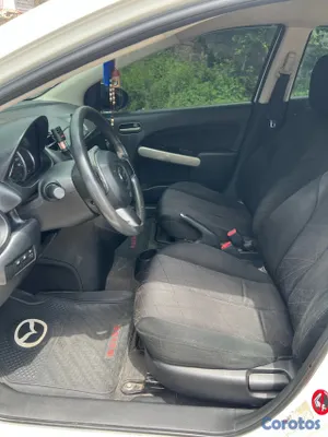 carros - Mazda Demio 2013 2