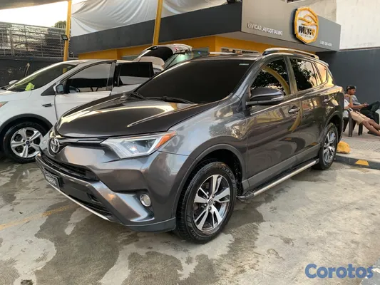 jeepetas y camionetas - TOYOTA RAV4 2016 XLE 4
