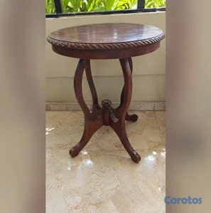 MESA AUXILIAR REDONDA DE CAOBA