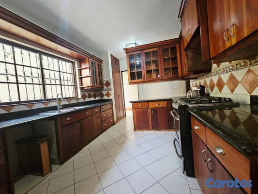 casas - Casa de 5 habitaciones en Julieta Morales 6
