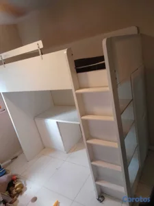 Cama con escritorio y armario de ikea  