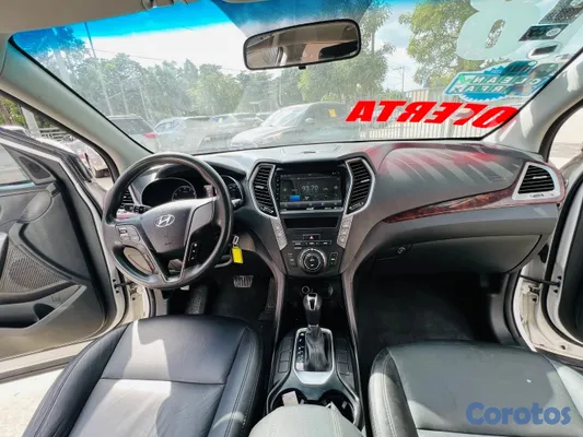 jeepetas y camionetas - Hyundai Santa Fe Se 2018 
• Motor Dohc • 4 Cilindros • 3 Filas de Asientos • 8
