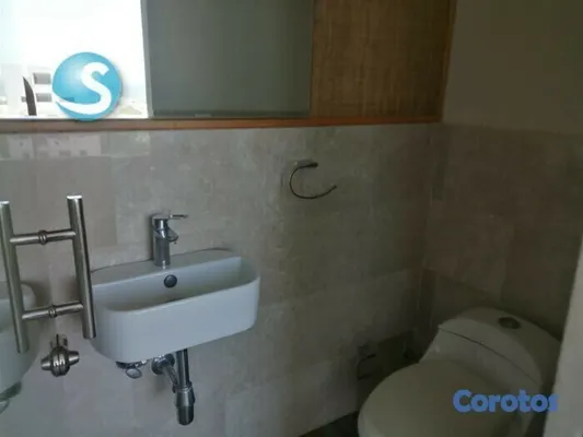 oficinas y locales comerciales - Local Comercial En Alquiler En La Julia 5