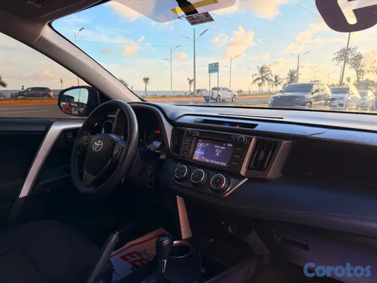 jeepetas y camionetas - 2016 TOYOTA RAV4 LE  6