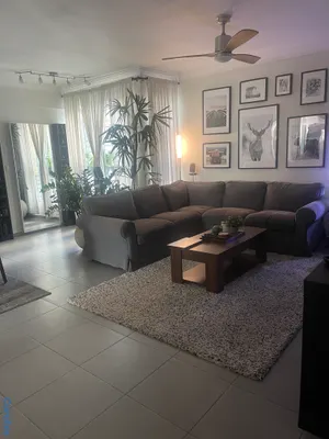 habitaciones y viviendas compartidas - HABITACIÓN AMUEBLADA CON PARQUEO 13