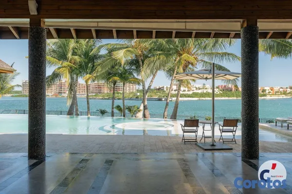 casas - Exclusive Waterfront Estate on a Private Island in 6