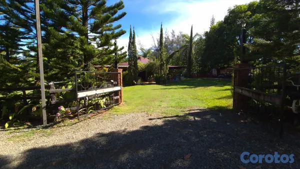 casas vacacionales y villas - Villa en venta en Jarabacoa | 2,000 m² de terreno  Precio: US$340,000 6