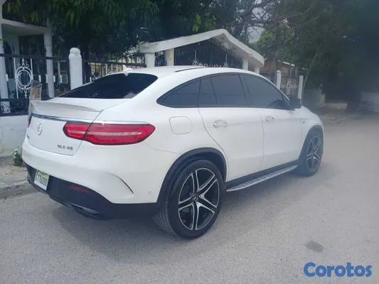 jeepetas y camionetas - VENDO MERCEDES BENZ AMG 43 GLE  EXCELENTES CONDCIONES 9