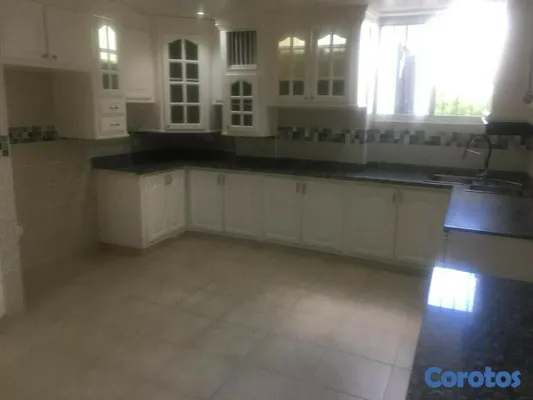 apartamentos - Apartamento en alquiler (315mts2) de 3 habitaciones en el Sector Los Cacicazgos 2