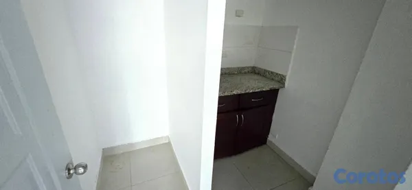 oficinas y locales comerciales - local 1er piso juan Pablo duarte próximo carrera santiago  4