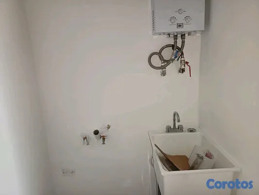 apartamentos - vendo apartamento 130 n2  3 habitaciones planta full  en respaldo los tres ojos  7
