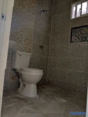 apartamentos - Alquilo apartamento 2do nivel
2 habitacione
1 sala cocina 
balcon 
 9