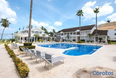 Lujoso Penthouse Frente al Mar con Piscina y Jacuzzi