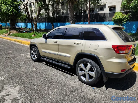 jeepetas y camionetas - Jeep Grand Cherokee excellente estado  13