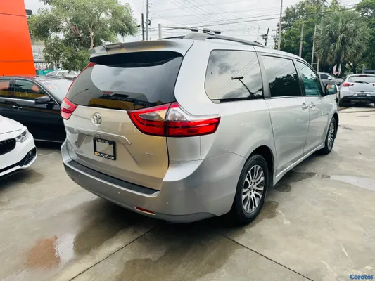 jeepetas y camionetas - TOYOTA SIENNA XLE 2018 ✅ CLEAN CARFAX  5