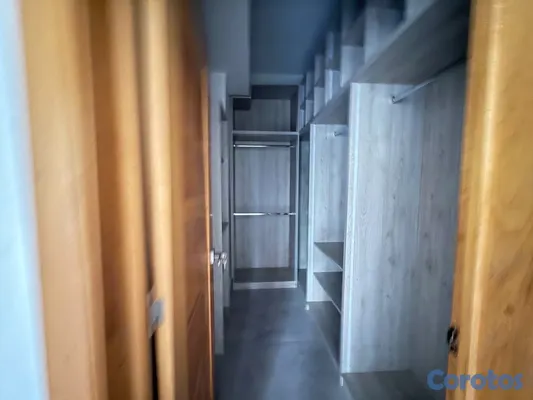 apartamentos - vendo Evaristo Morales dos habitaciones 2.5 baños dos parqueos balcón servicio  7