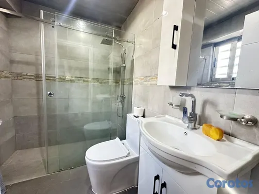 apartamentos - vendo Evaristo Morales tres habitaciones con su baño dos parqueos balcón tipo te 8