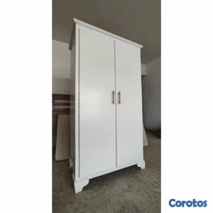 Armario blanco para ropa 
