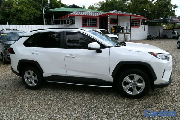 jeepetas y camionetas - Toyota rav4 2020 xle clean carfax  7