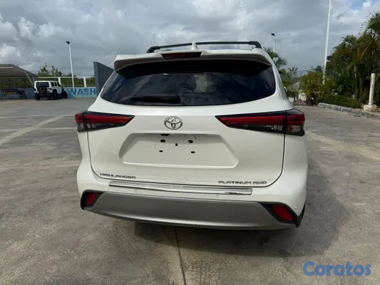 jeepetas y camionetas - Toyota higlander platinum 2021 8
