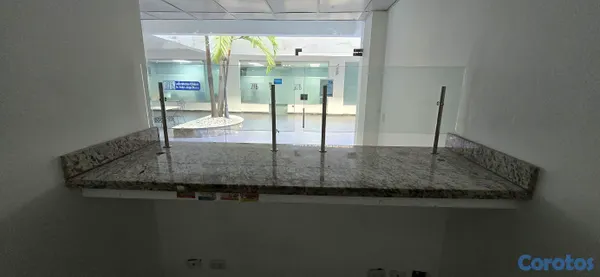 oficinas y locales comerciales - alquilo local comercial 1er piso próximo a las carreras santiago  7