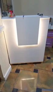Counter moderno con luces 
