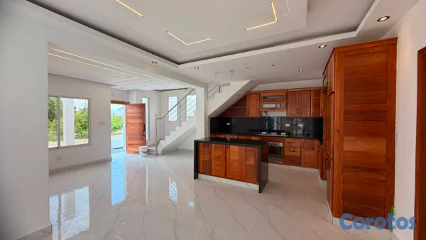 casas - Casa con 4 habitaciones y piscina en construcción 4