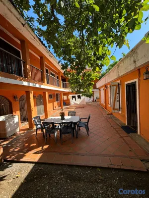 casas - Amplia y exclusiva propiedad  proximo al cety Center de Santo Domingo  este 10