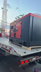Planta eléctrica 25KW silenciosa 110/220V cerrada con transfer automático1800rpm