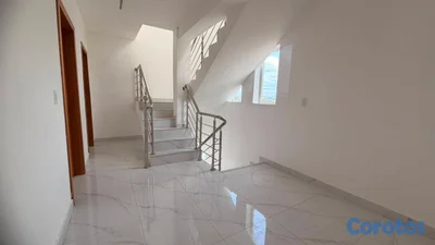Casa con 4 habitaciones y piscina en construcción