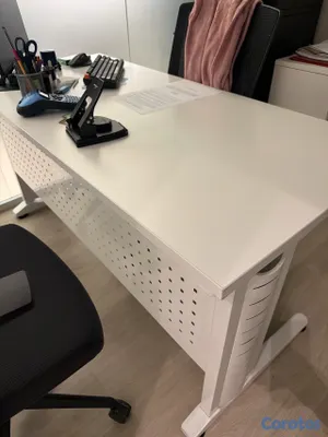 muebles y colchones - dos escritorios de oficina en blanco , se ven por separado o juntos  2