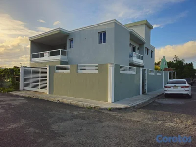 CASA DE 2 NIVELES EN VENTA EN BRISA ORIENTAL SANTO DOMINGO ESTE