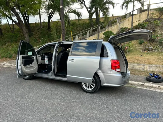 jeepetas y camionetas - Te la vendo o te la traspaso

Más que un vehículo una mini empresa 🧠✅
 4