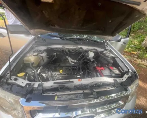 jeepetas y camionetas - Vendo Ford escape en excelente condición 19