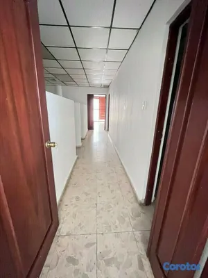 oficinas y locales comerciales - Alquilamos oficina en prestigioso y bien ubicado edificio corporativo ideal para 10