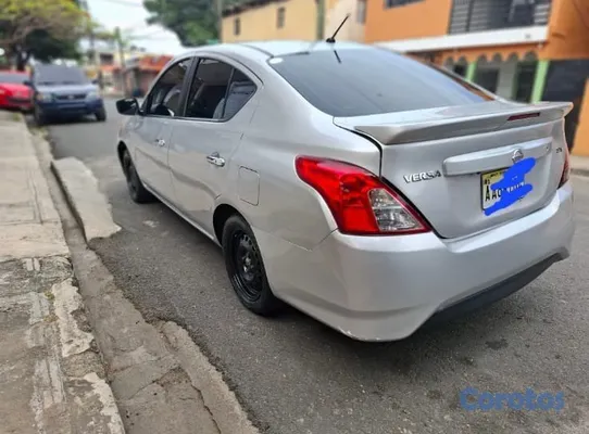 carros - Nissan Versa 2019 Americano en Venta 3