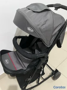 Coche para niños marca Born 
