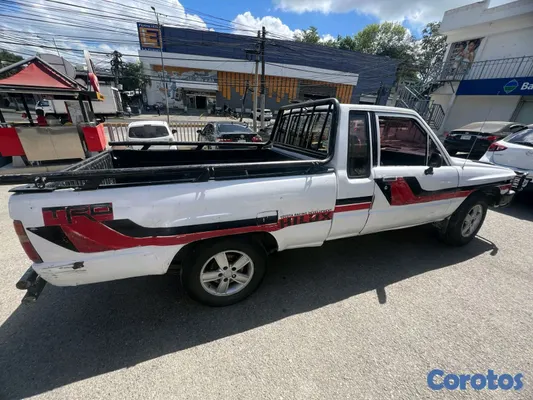 jeepetas y camionetas - Toyota 1984 cama larga  6