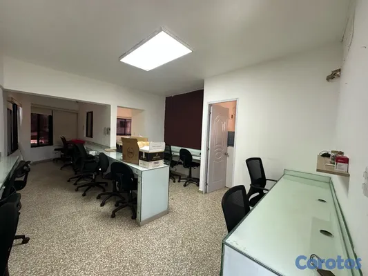 oficinas y locales comerciales - alquiler de local para oficina. o apartamento de 1 habitación en mirador sur 

 5